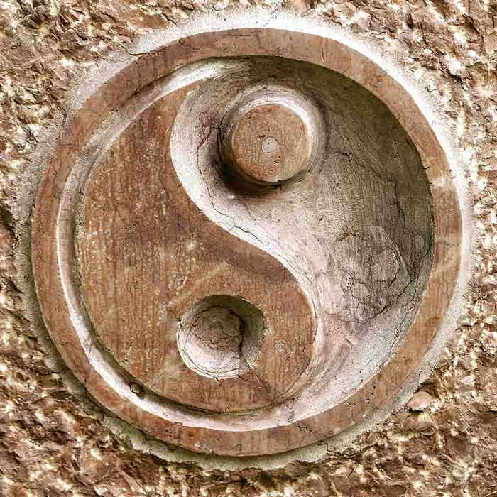 Yin Yang dessiné dans la pierre Feng Shui